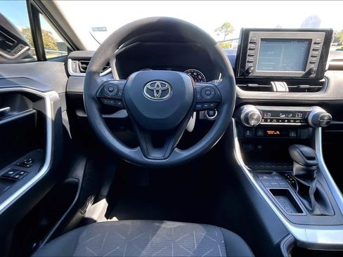 Used 2019 Toyota RAV4 XLE image 6