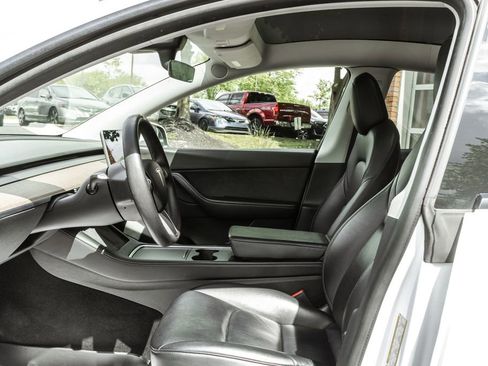 Used 2022 Tesla Model Y Long Range AWD/4WD image 21