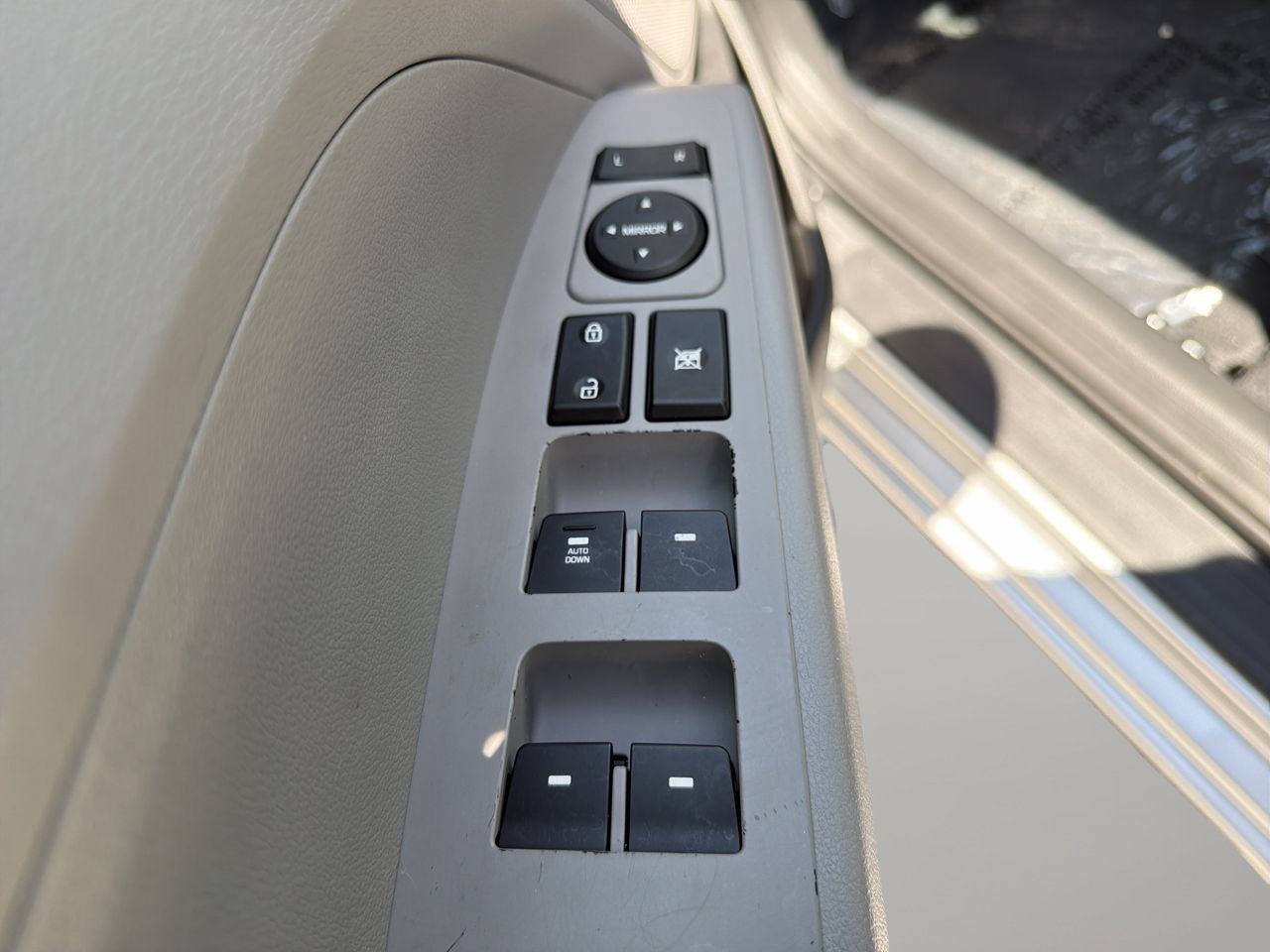 Used 2019 Hyundai Elantra SE FWD image 17