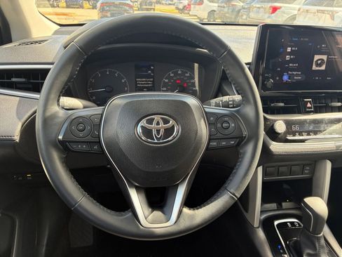 Used 2025 Toyota Corolla Cross LE FWD image 28