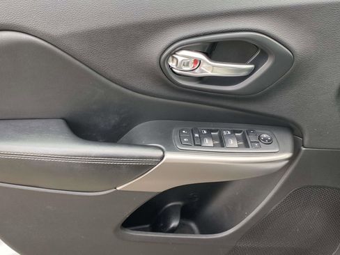 Used 2019 Jeep Cherokee Latitude w/ Popular Appearance Group image 15