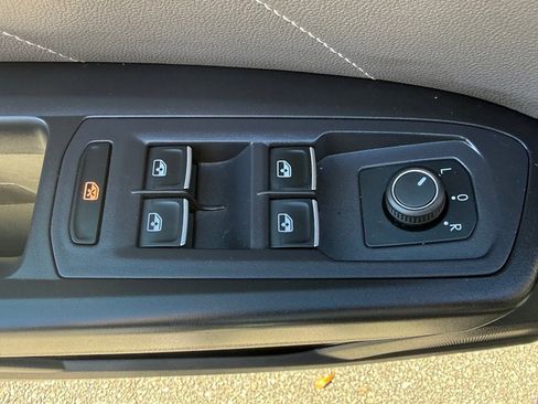 Used 2022 Volkswagen Atlas Cross Sport SE w/ Panoramic Sunroof Package image 13