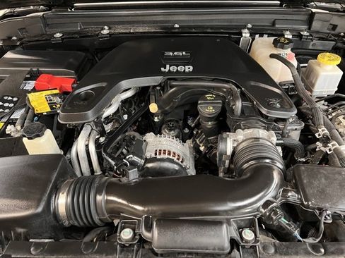 Used 2021 Jeep Gladiator Sport image 25