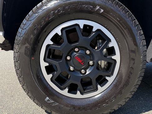 Used 2025 Toyota Tacoma 4x4 w/ TRD Off-Road Package image 21