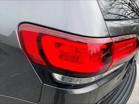 Used 2019 Jeep Grand Cherokee Altitude image 18