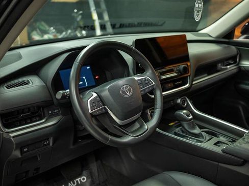 Used 2025 Toyota Grand Highlander XLE image 10