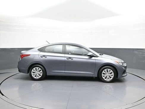 Used 2019 Hyundai Accent SE FWD image 5