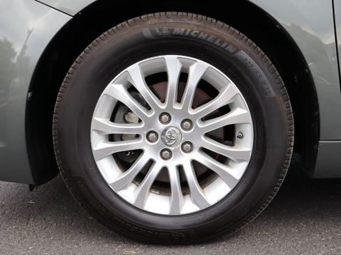 Used 2012 Toyota Sienna XLE image 43