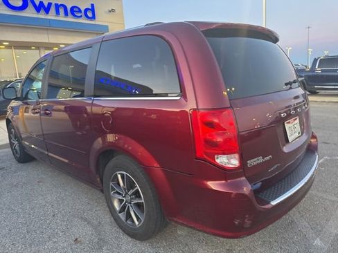Used 2017 Dodge Grand Caravan SXT image 9