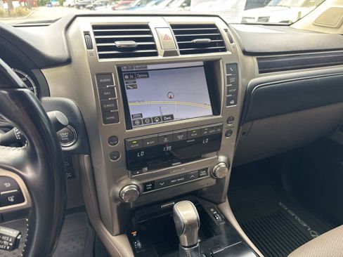 Used 2021 Lexus GX 460 Premium w/ Accessory Package AWD/4WD image 25