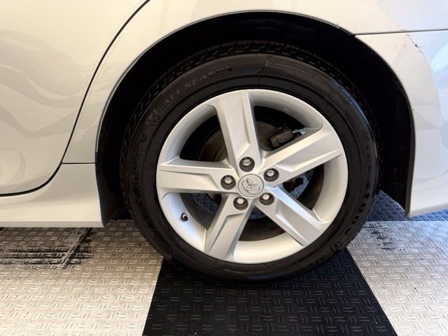 Used 2013 Toyota Camry SE FWD image 10