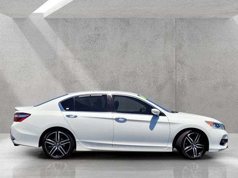 Used 2017 Honda Accord Sport image 3