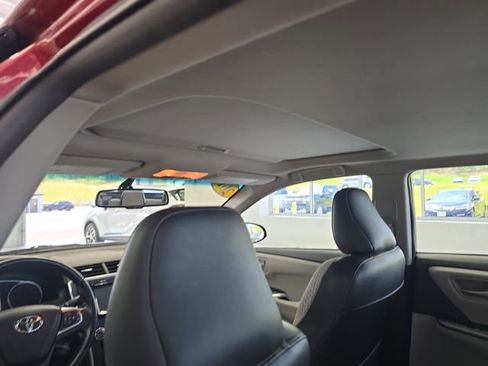 Used 2015 Toyota Camry SE w/ Moonroof Package image 13