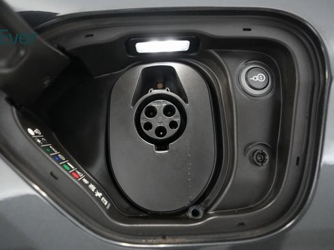 Used 2021 Porsche Taycan 4S image 25