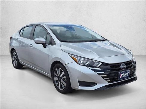 Used 2023 Nissan Versa SV FWD image 3