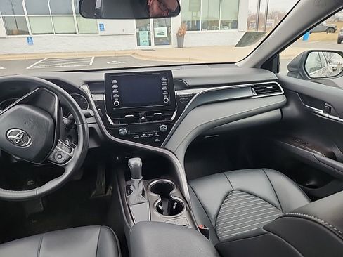 Used 2024 Toyota Camry SE image 11