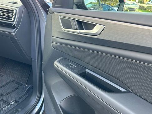 Used 2024 Volkswagen Atlas Cross Sport SE image 30