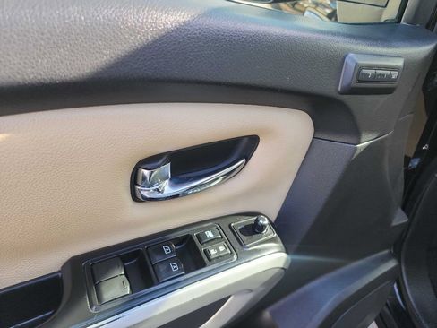 Used 2016 Nissan Titan SL image 14