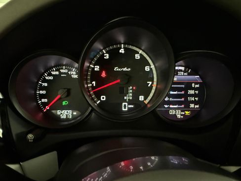 Used 2018 Porsche Macan Turbo AWD/4WD image 19