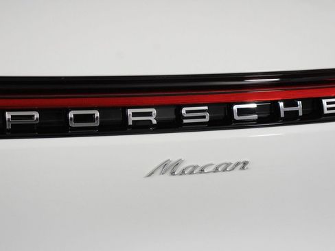 New 2026 Porsche Macan image 22