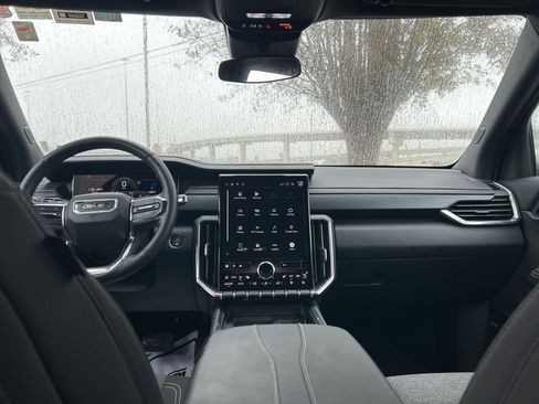 Used 2025 GMC Acadia Elevation image 16