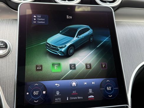 Used 2023 Mercedes-Benz GLC 300 4MATIC image 9