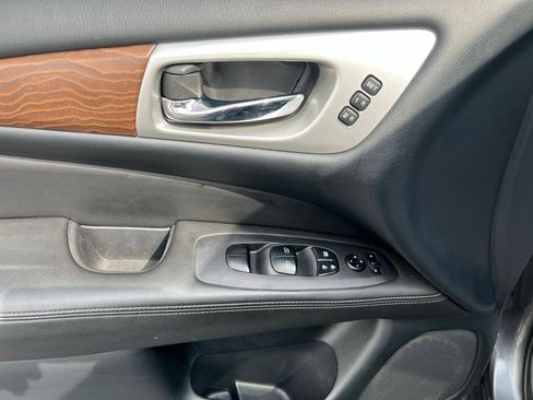 Used 2019 Nissan Pathfinder Platinum image 22