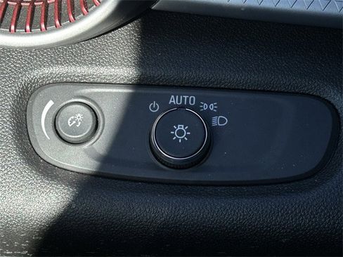 Used 2025 Chevrolet Trax RS image 24