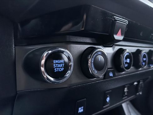 Used 2016 Toyota Tacoma TRD Sport image 18