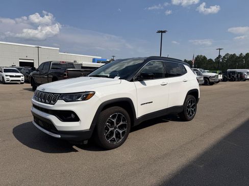 Certified 2025 Jeep Compass Limited AWD/4WD image 1