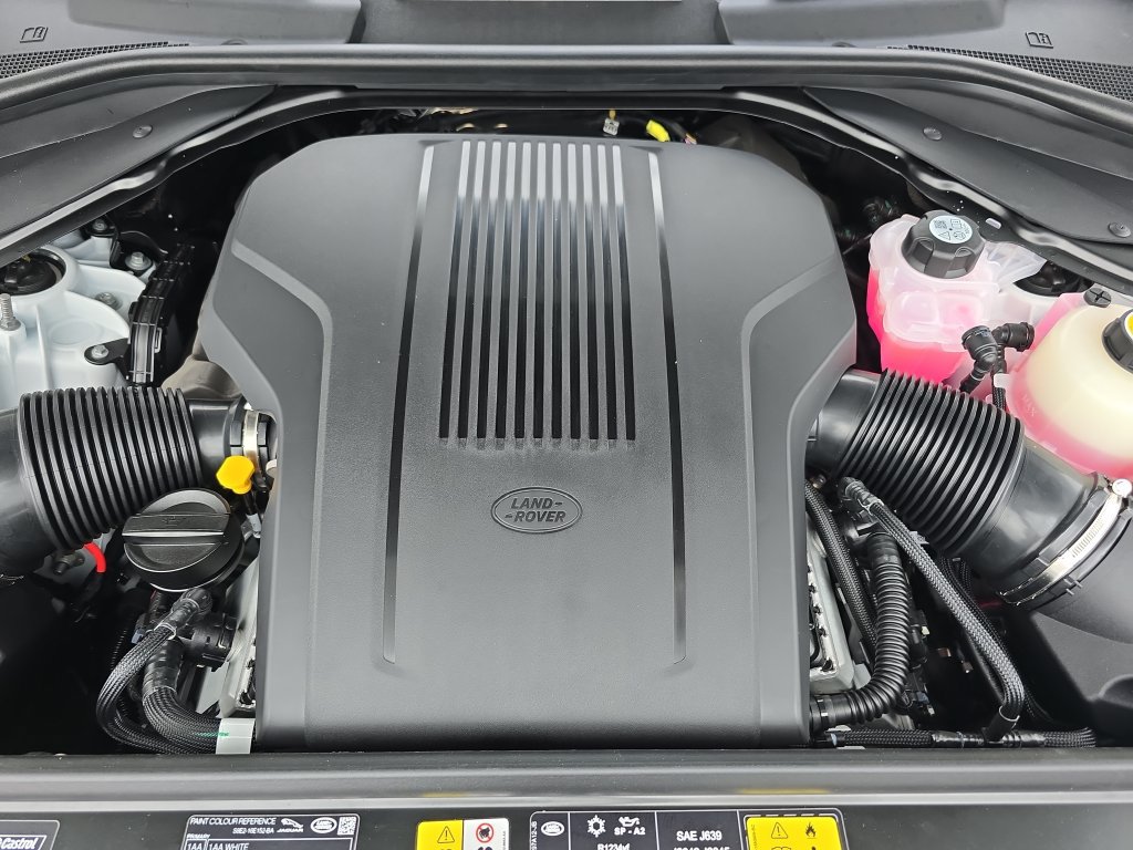 New 2025 Land Rover Range Rover SE AWD/4WD image 32