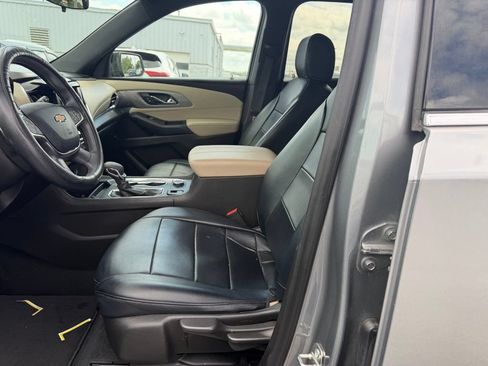 Used 2023 Chevrolet Traverse LS FWD image 15