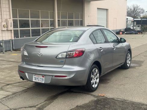 Used 2013 MAZDA MAZDA3 i Sport image 3