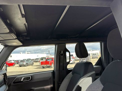 Used 2022 Ford Bronco Base image 19