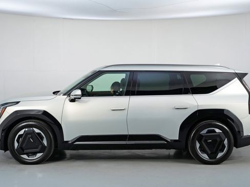 Used 2024 Kia EV9 Land image 52