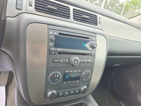 Used 2007 Chevrolet Suburban LT w/ LT Preferred Equipment Group AWD/4WD image 28