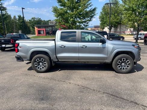 Used 2024 Chevrolet Colorado Z71 w/ Z71 Convenience Package 2 AWD/4WD image 4