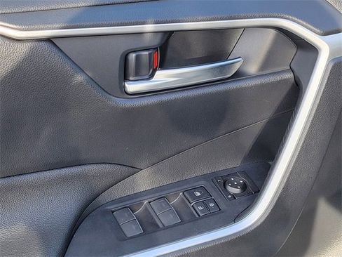 Used 2023 Toyota RAV4 SE image 21