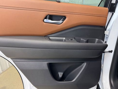 New 2026 Nissan Pathfinder Platinum image 15