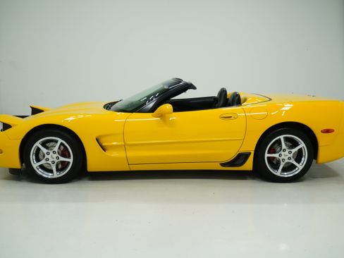 Used 2003 Chevrolet Corvette Convertible w/ Preferred Equipment Group1 image 10