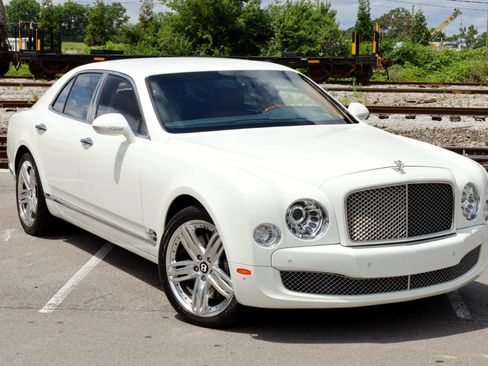 Used 2011 Bentley Mulsanne 4dr Sdn image 3