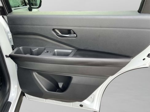 New 2025 Nissan Pathfinder SV image 18