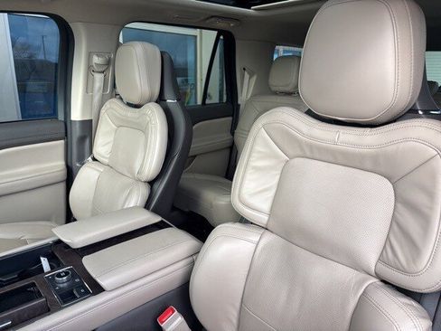Used 2024 Lincoln Navigator L Reserve image 11