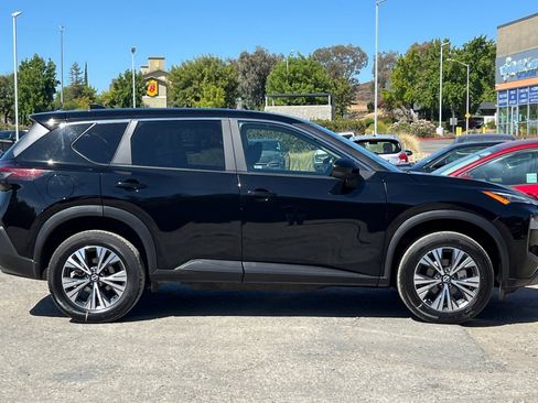 Used 2023 Nissan Rogue SV image 3