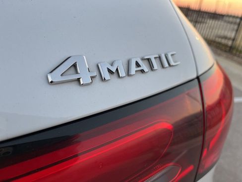 Used 2025 Mercedes-Benz GLC 300 4MATIC image 9