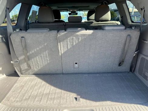 Used 2018 Toyota Highlander XLE AWD/4WD image 11