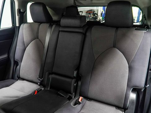 Used 2023 Toyota Highlander LE FWD image 38