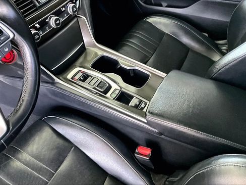 Used 2018 Honda Accord Touring image 15