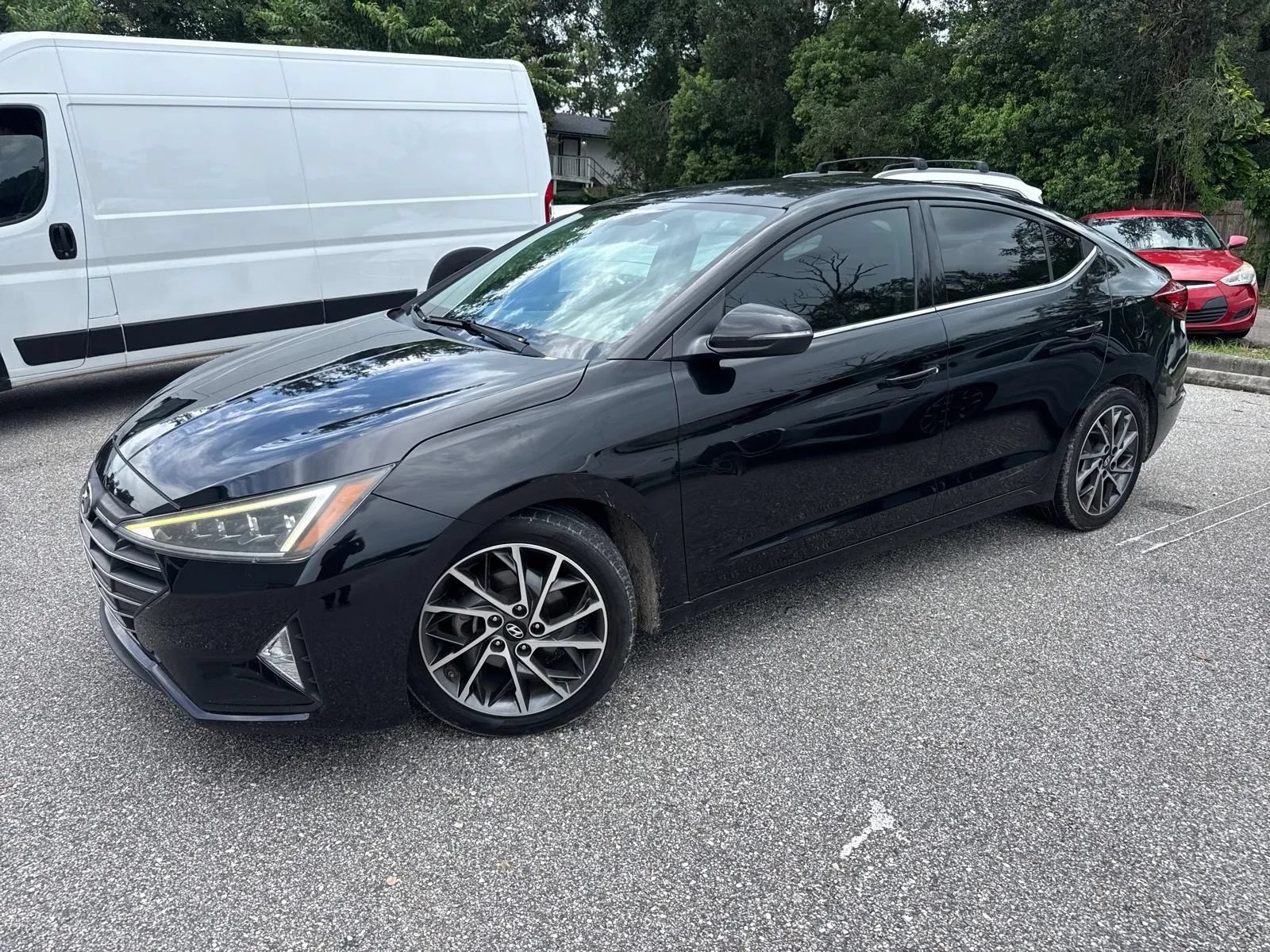 Used 2019 Hyundai Elantra Limited w/ Cargo Package FWD image 3