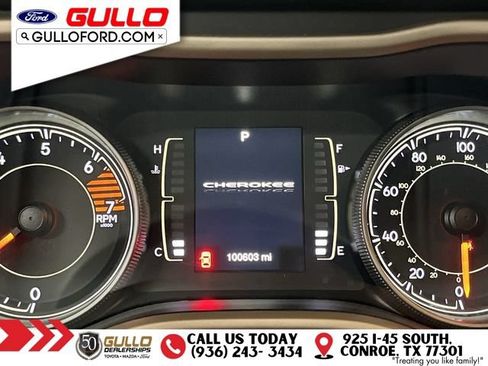 Used 2018 Jeep Cherokee Latitude w/ Altitude Package FWD image 23
